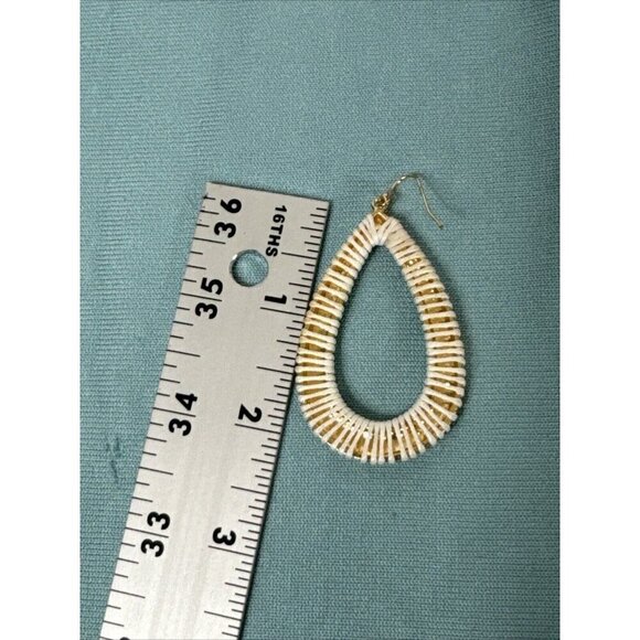 Gold Tone Teardrop Thread Wrapped Shepherd Hood Earrings Gold Creme Fashion - Picture 6 of 7